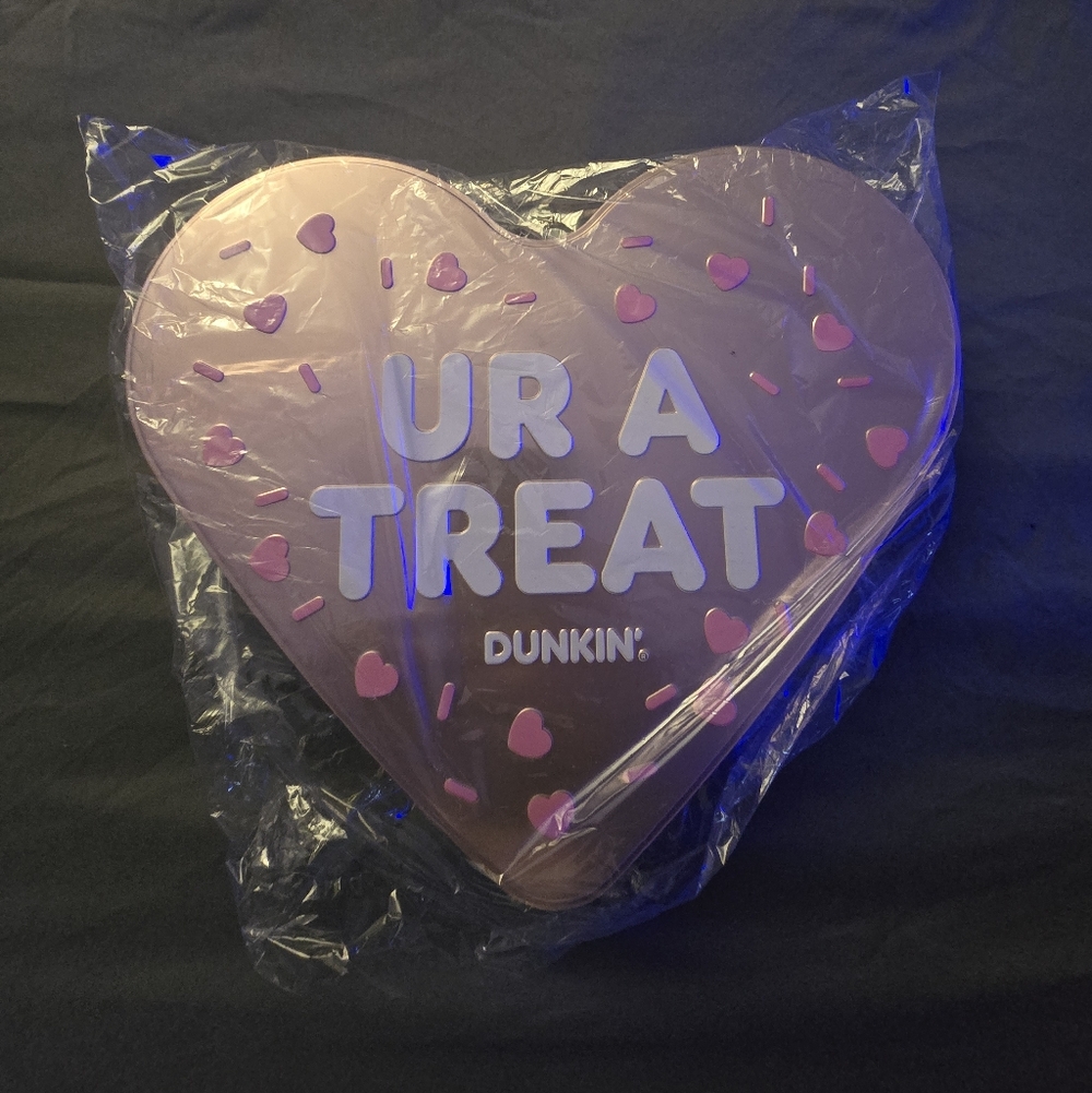 Dunkin' Heart-Shaped Party Tray - Pink